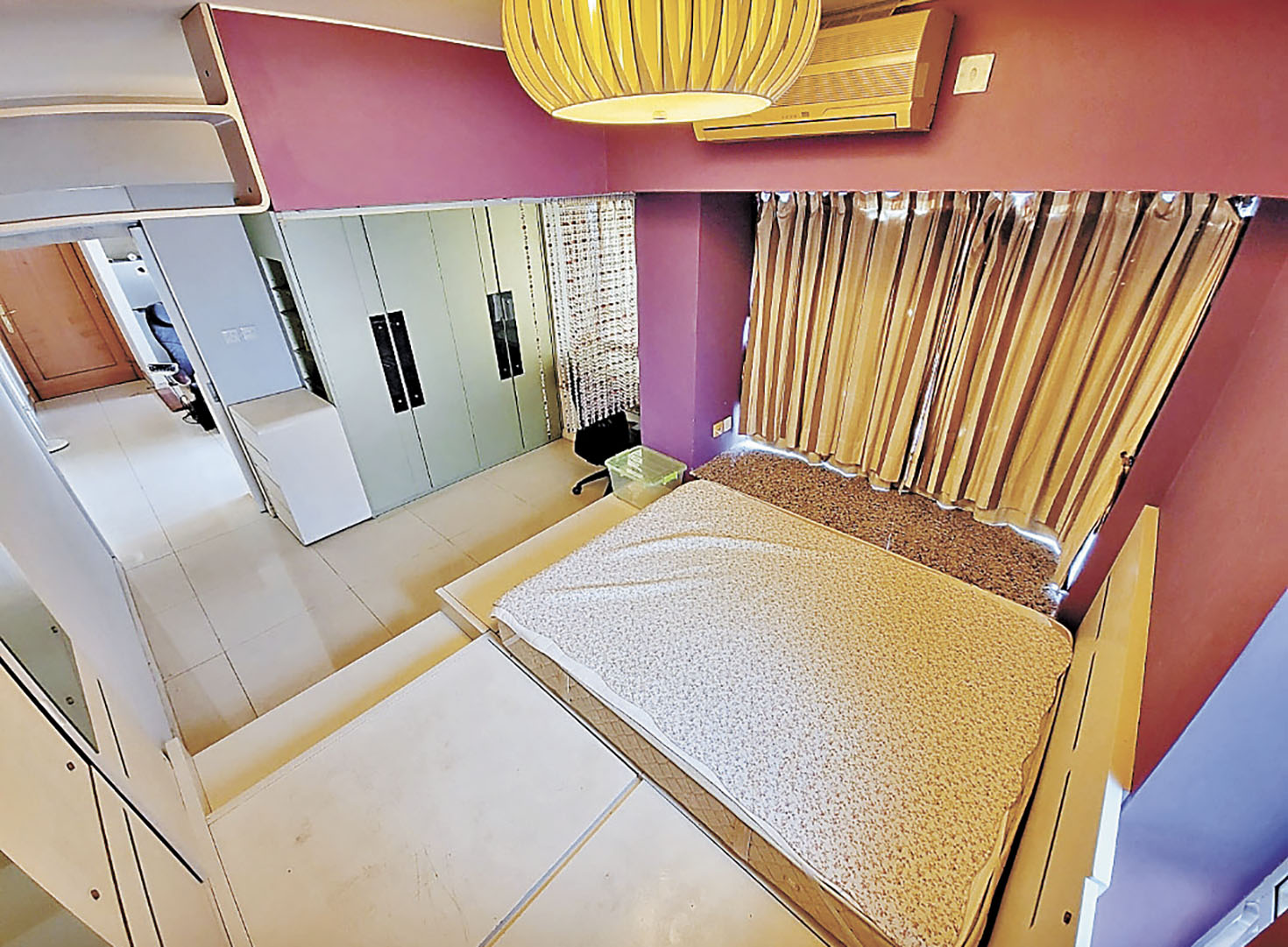 ■主人房採用組合地台床。