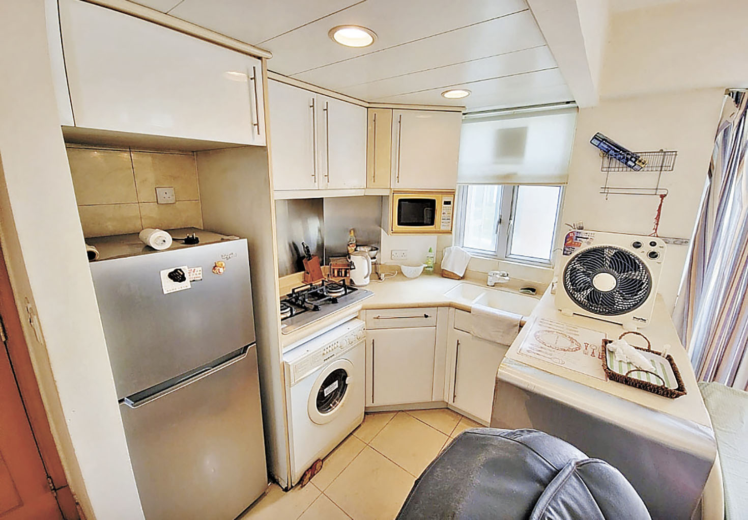 ■廚房設計光猛實用。