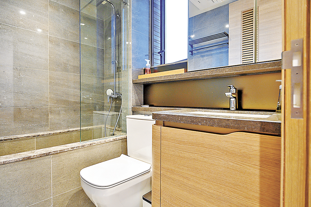 ■設計師將浴室內原來的企缸改造成日式浸浴缸。