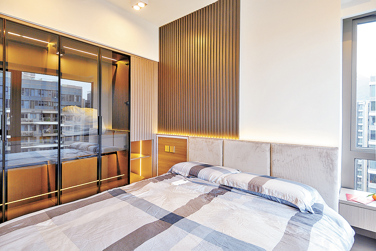 ■主人房特製的玻璃大衣櫃。