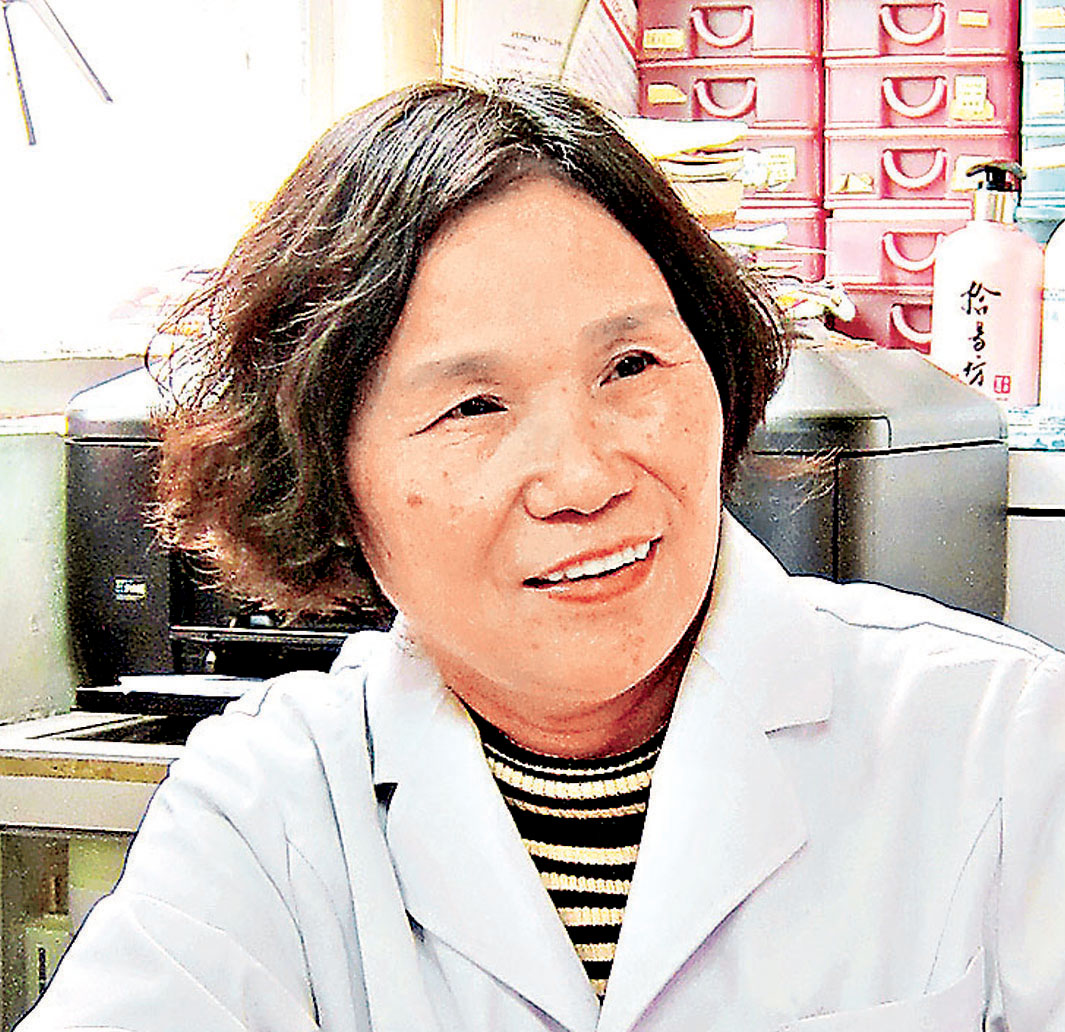 ■李灼珊  香港註冊中醫師  湖南中醫學院中醫內科博士