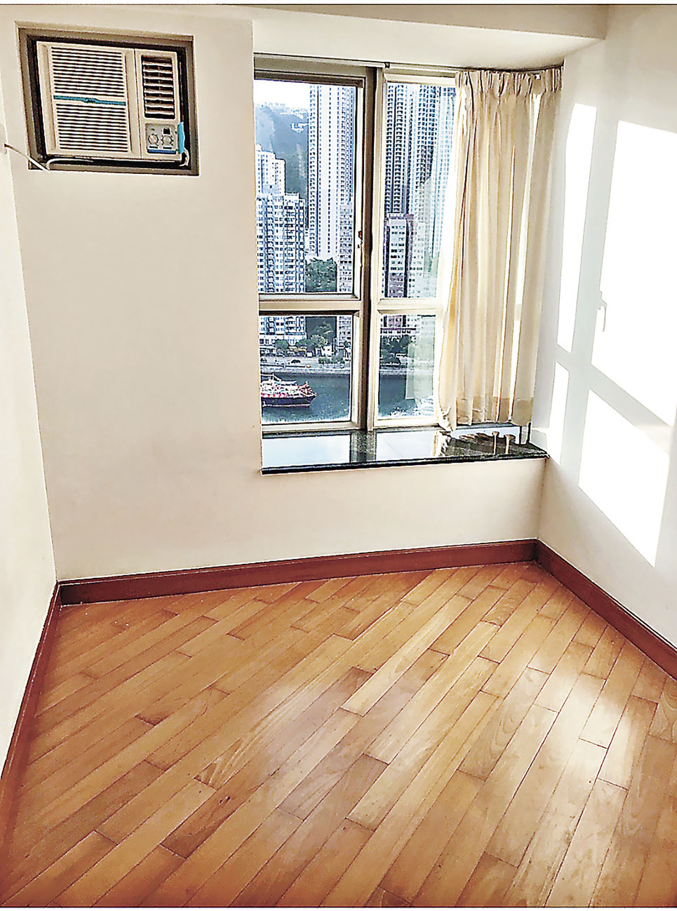 ■睡房間隔四正。