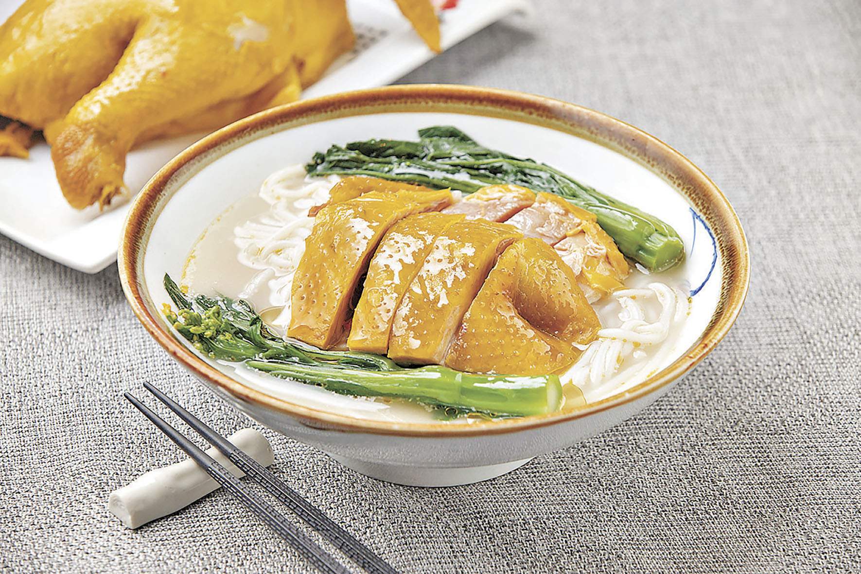 ■海南雞泡米線