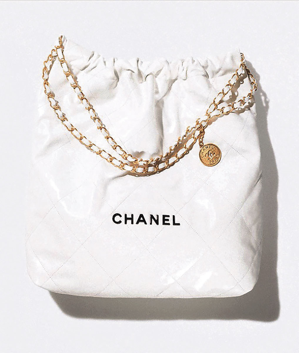 ■白色CHANEL 22大號手袋。 CHANEL官網