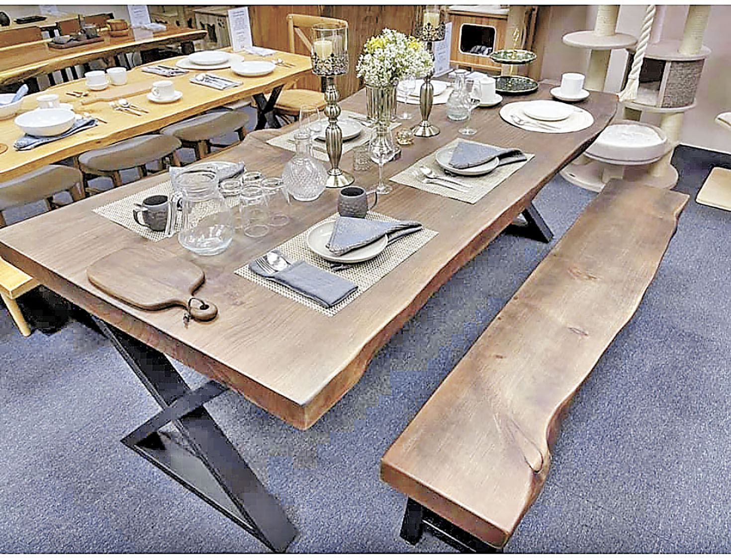 ■新西蘭原木天然邊餐枱，售價5,000元起。