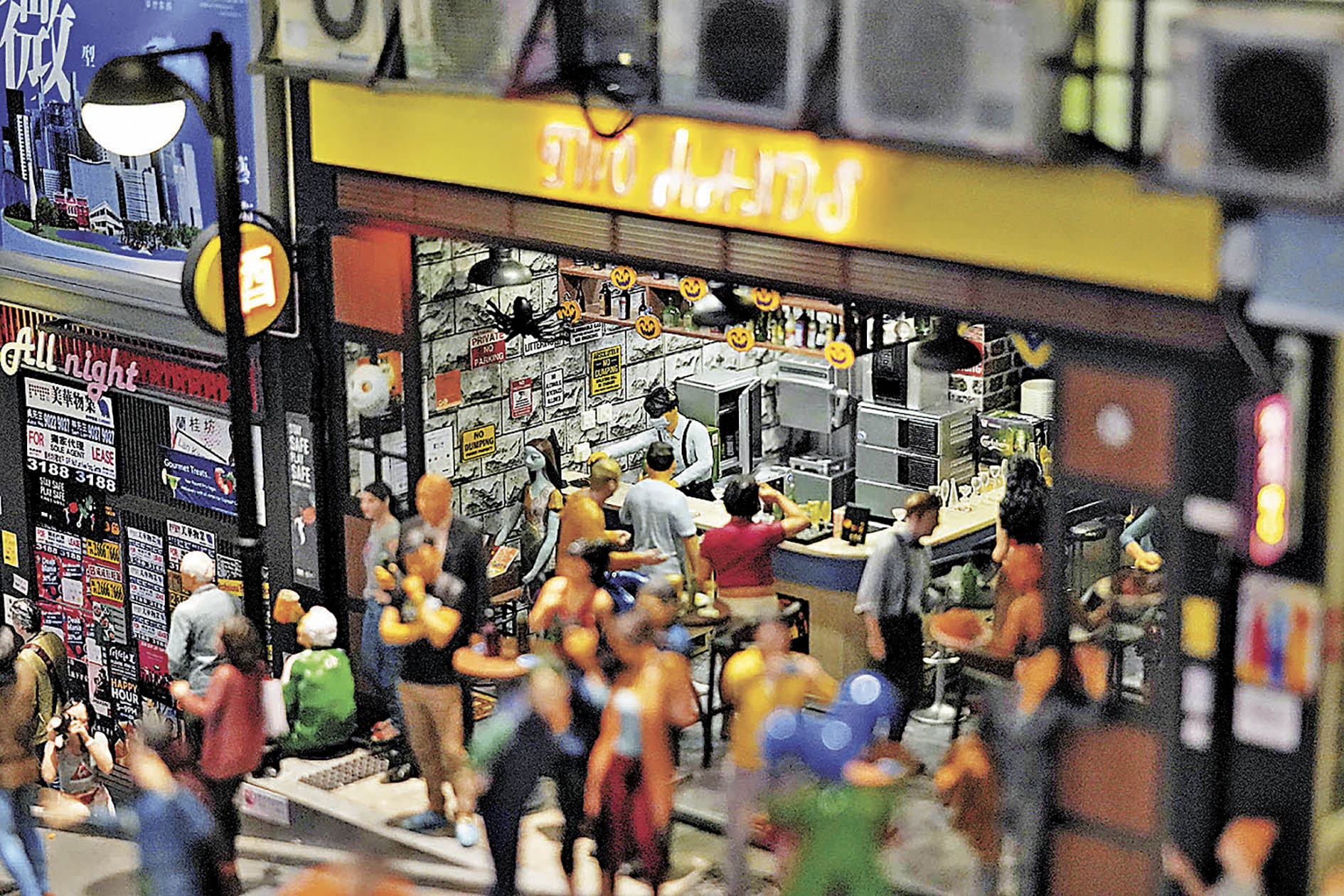 ■1：24的「蘭桂坊」是藝術家蔡璧龍、何國添的得意作。