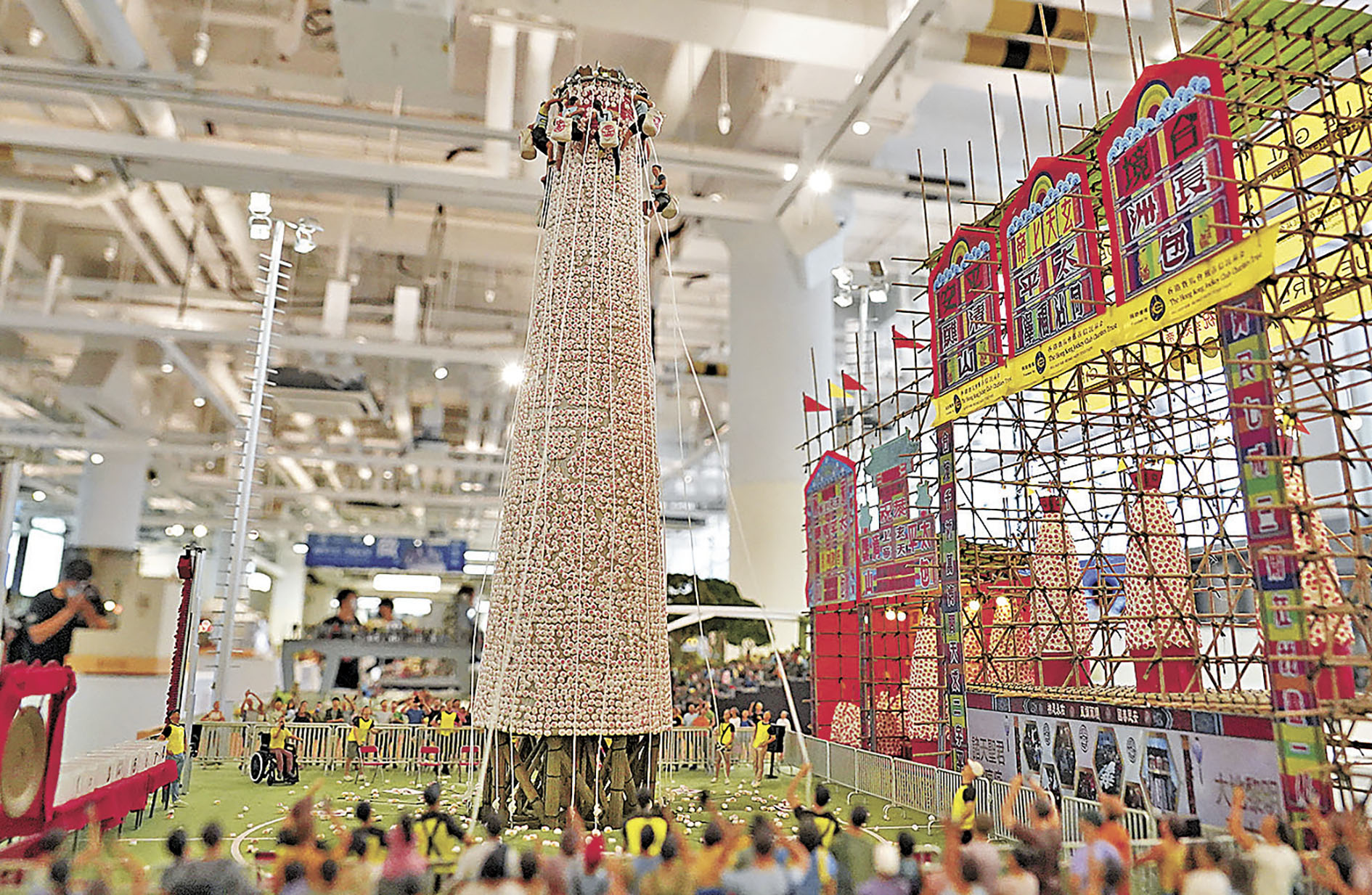 ■展品重現長洲搶包山的競賽氣氛。