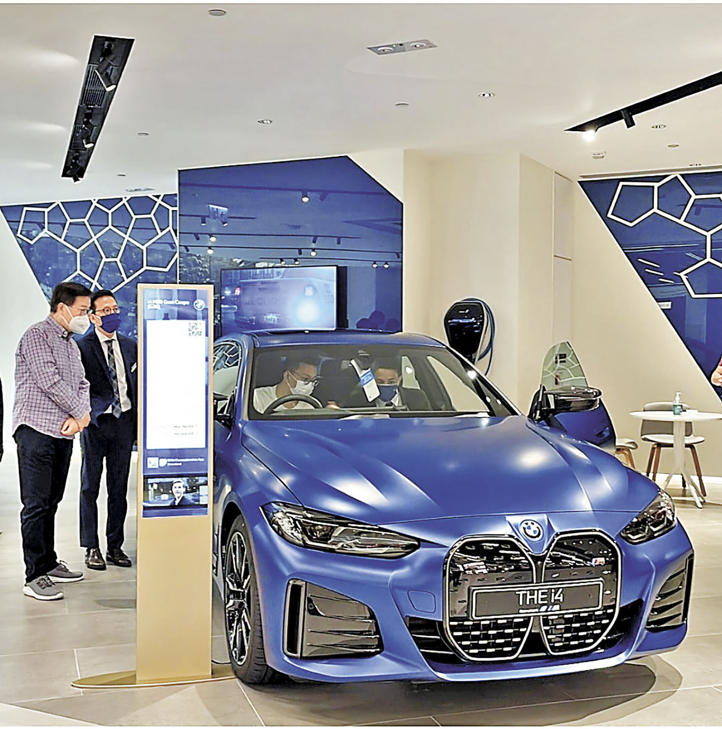 ■寶馬電動車i4是今年重點銷售車款之一。