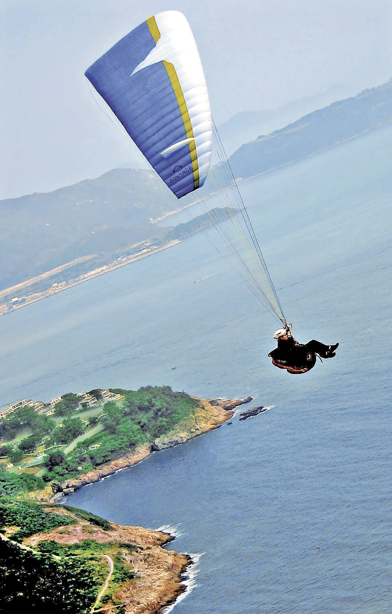 ■滑翔傘需在本港指定空域飛行。