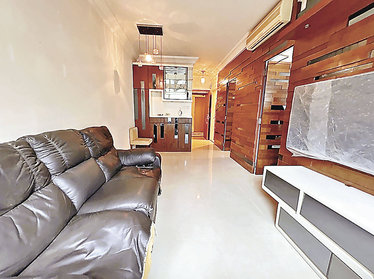 ■長方形大廳可擺放大大張梳化。