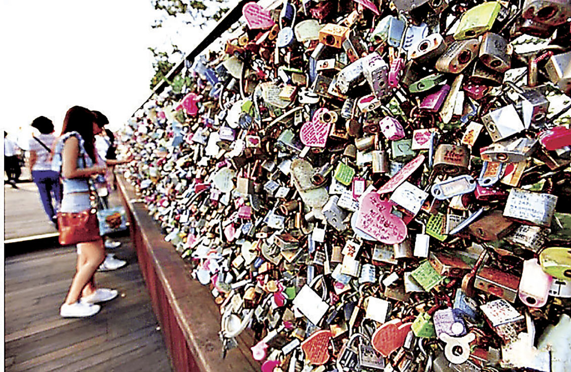 ■專門供情侶留下愛的宣言的姻緣道。