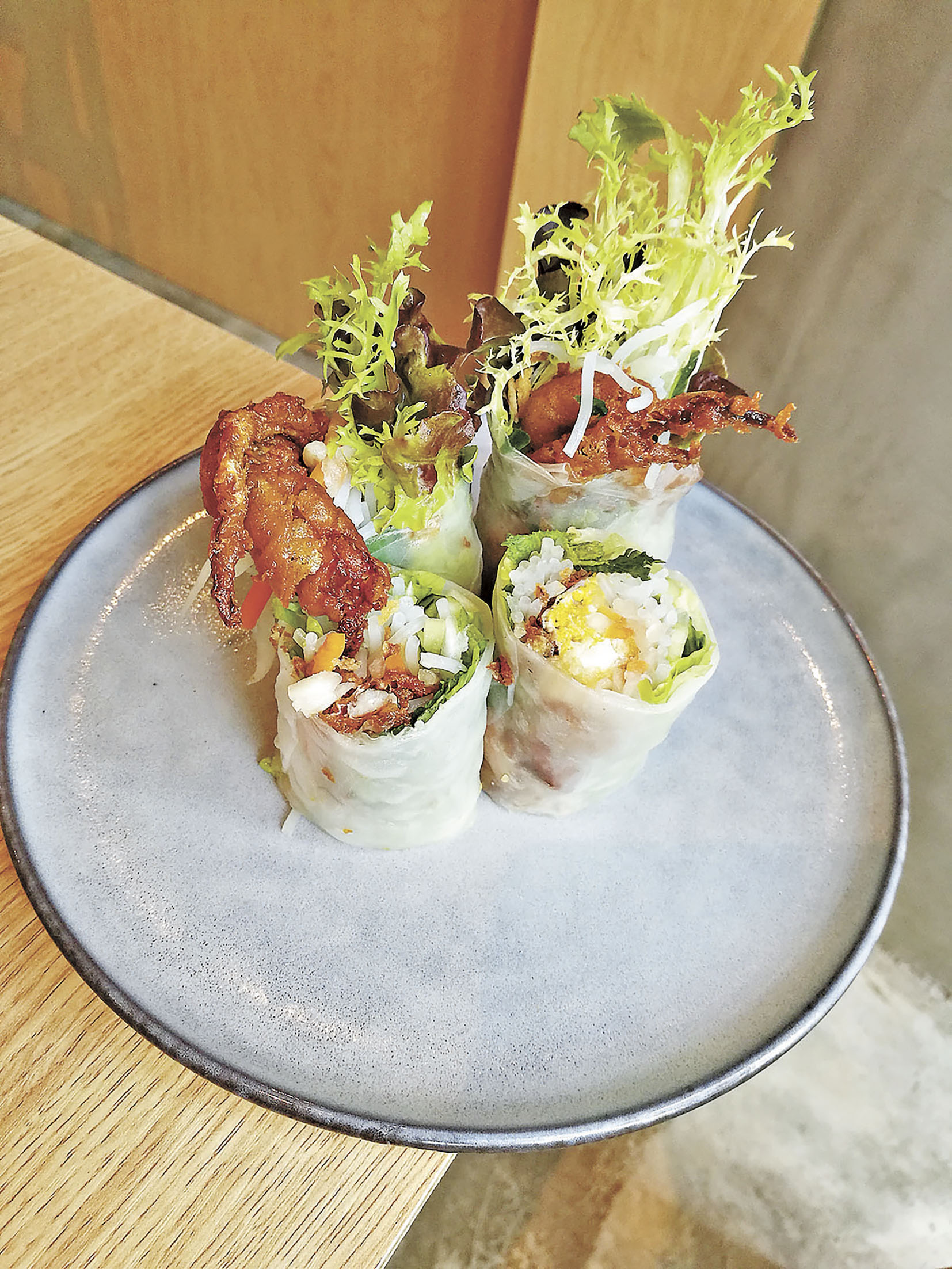 ■越南軟殼蟹米紙卷。