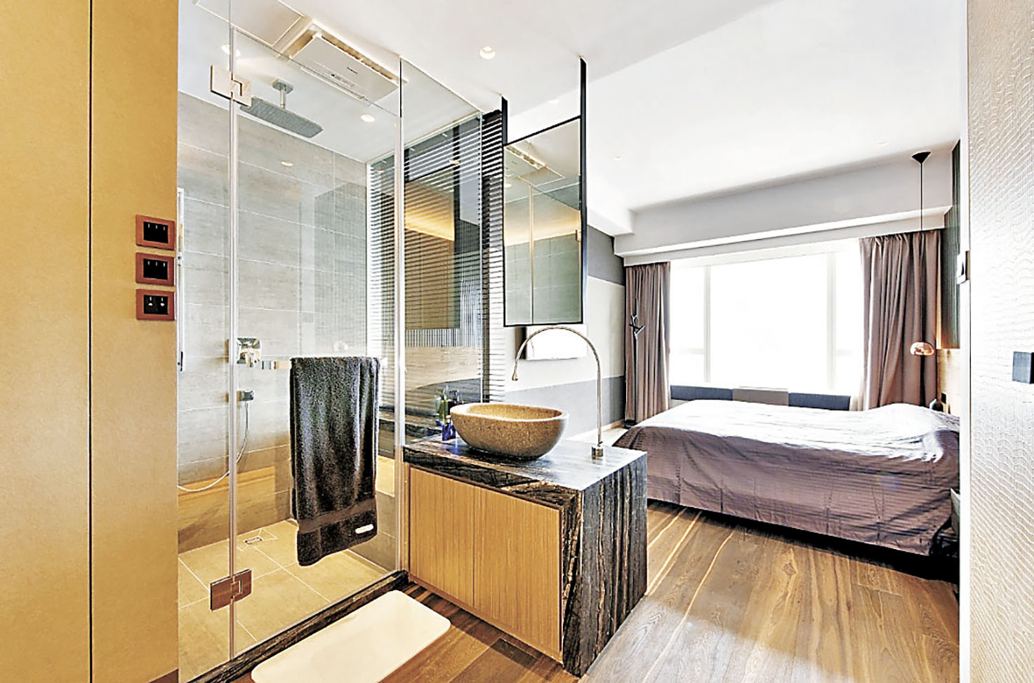 ■主人房採用透明套廁。