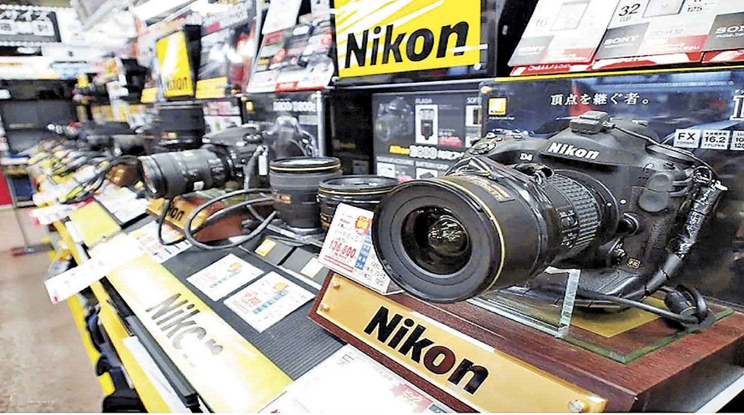 ■BicCamera出售的相機和鏡頭型號最齊。