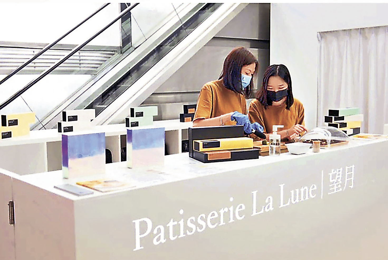 ■望月快閃店有現貨月餅出售。