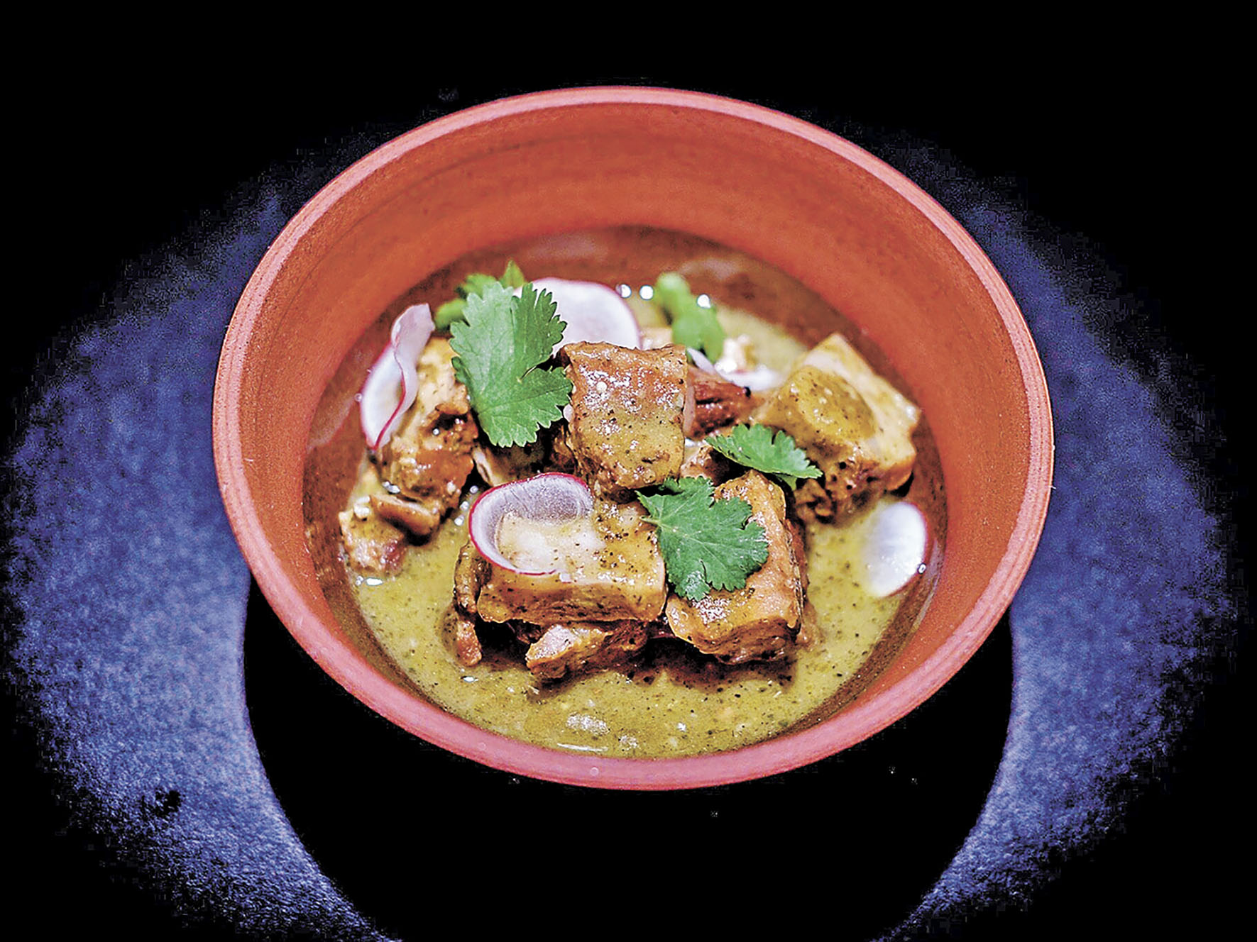 ■莎莎青醬燉五花腩。