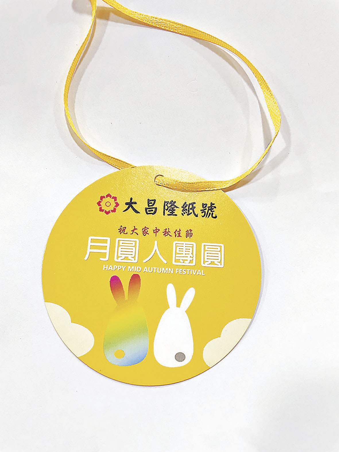 ■Gladys為傳統燈籠注入創新元素，包括為客人送上中秋心意卡。