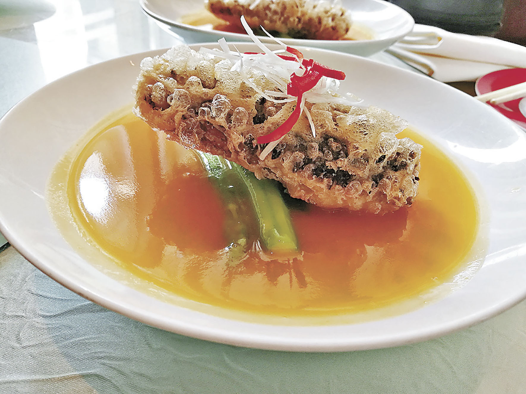 ■黃湯蝦籽扎蹄釀關東遼參。