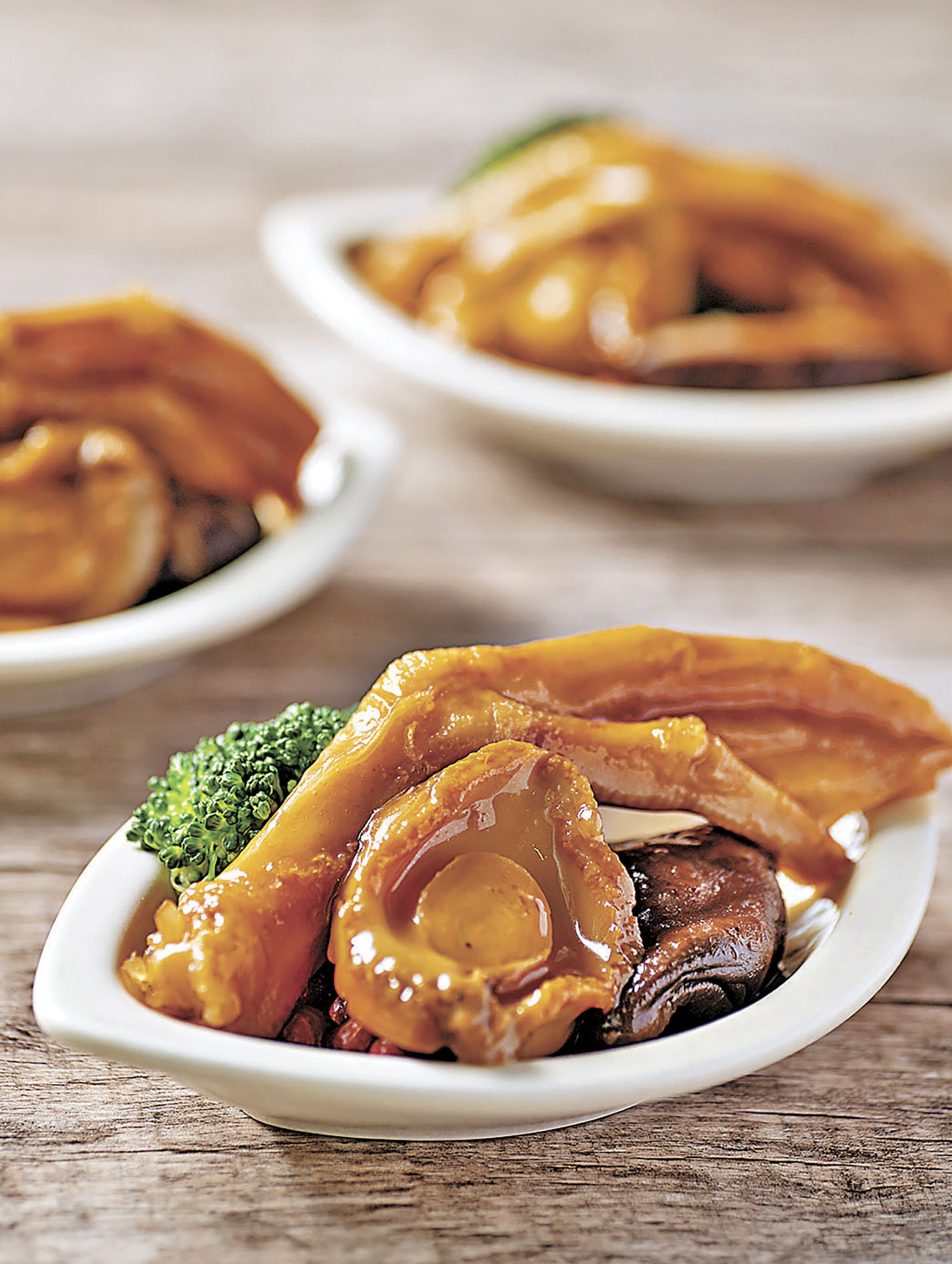 ■蒸鮑魚配鴨腳花生