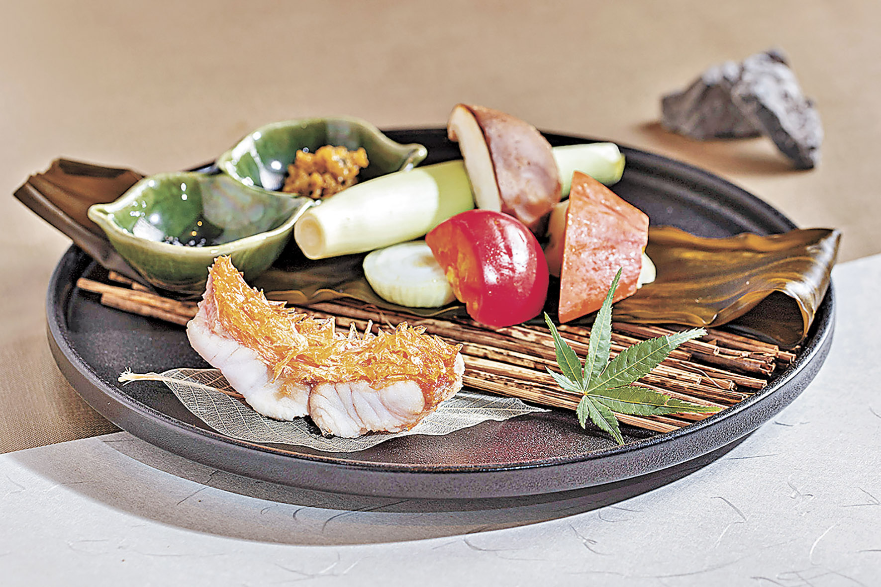 ■立鱗燒伴昆布蒸野菜