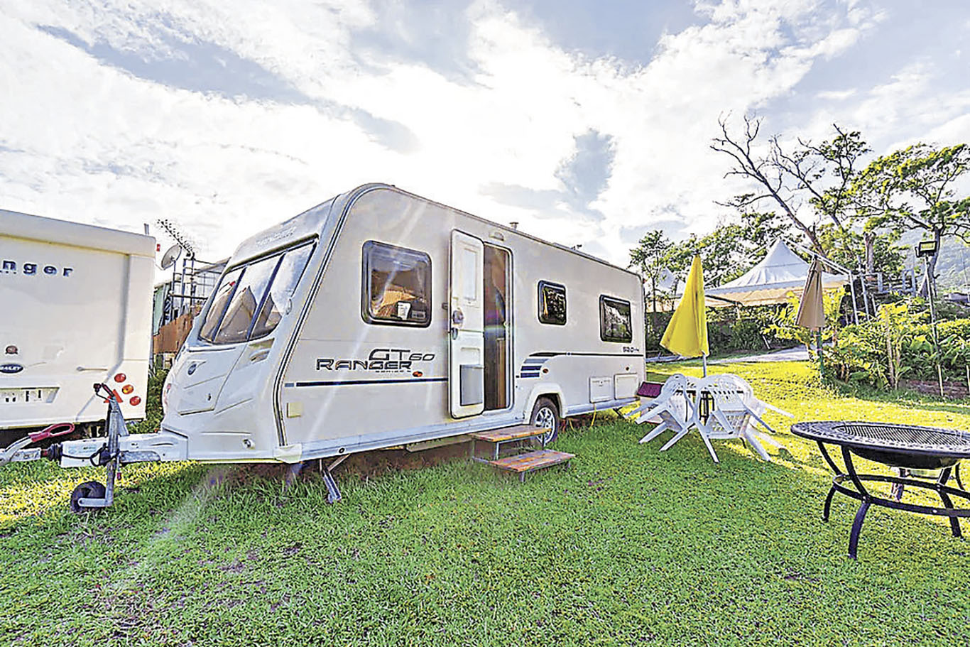 ■露營車成野外秋遊熱選。