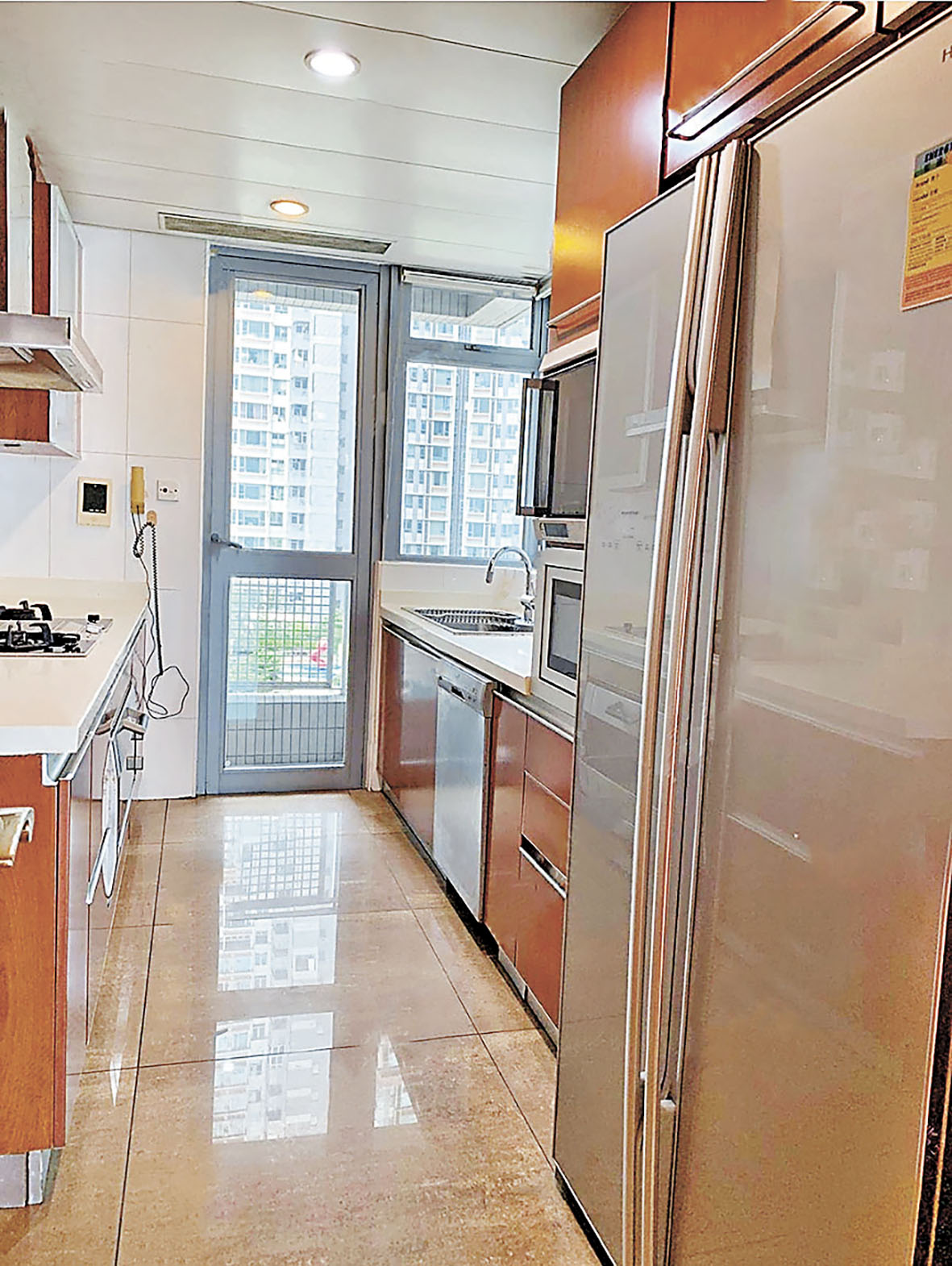 ■廚房連接小型工作枱。