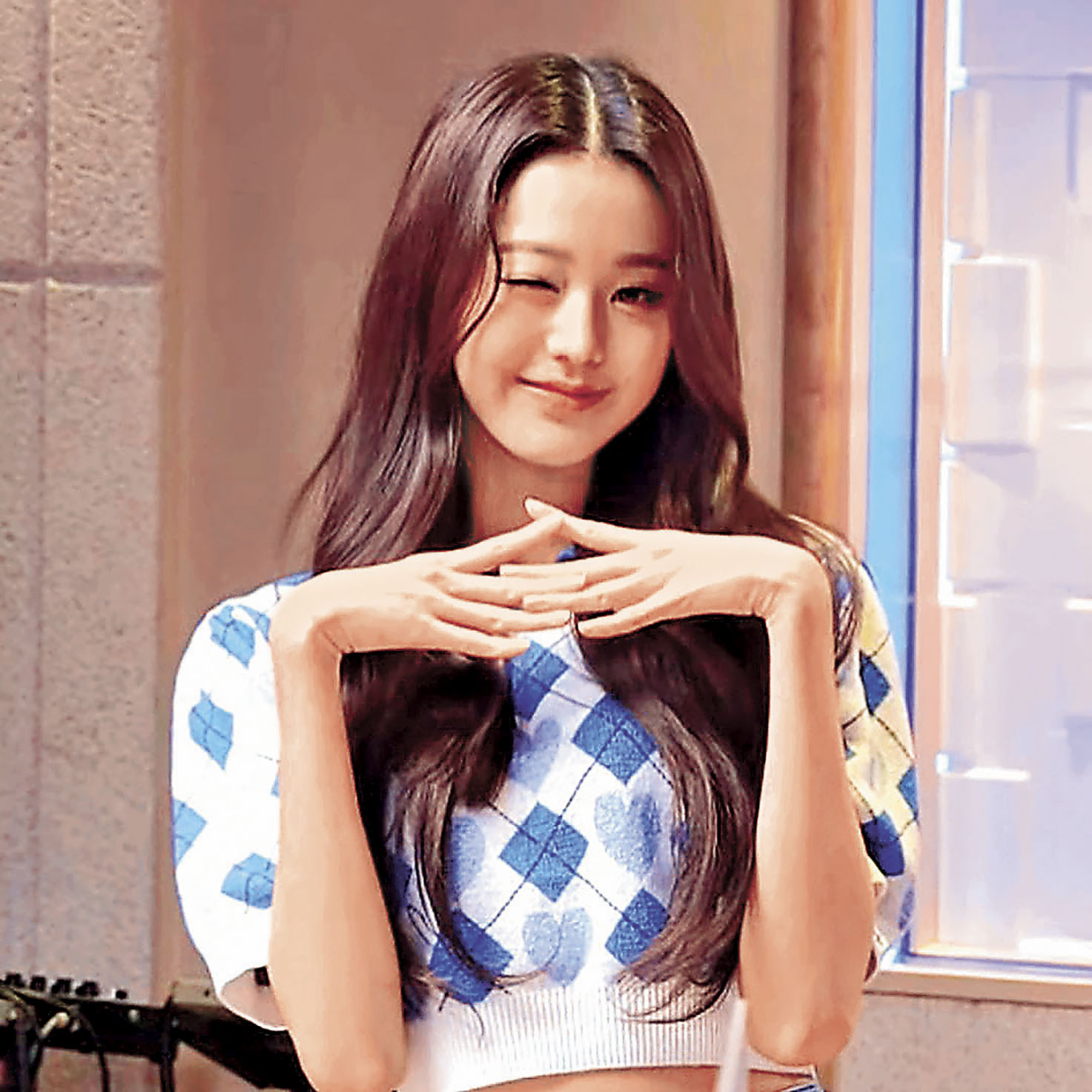 ■張員瑛都有穿上BLANC & ECLARE針織上衣。