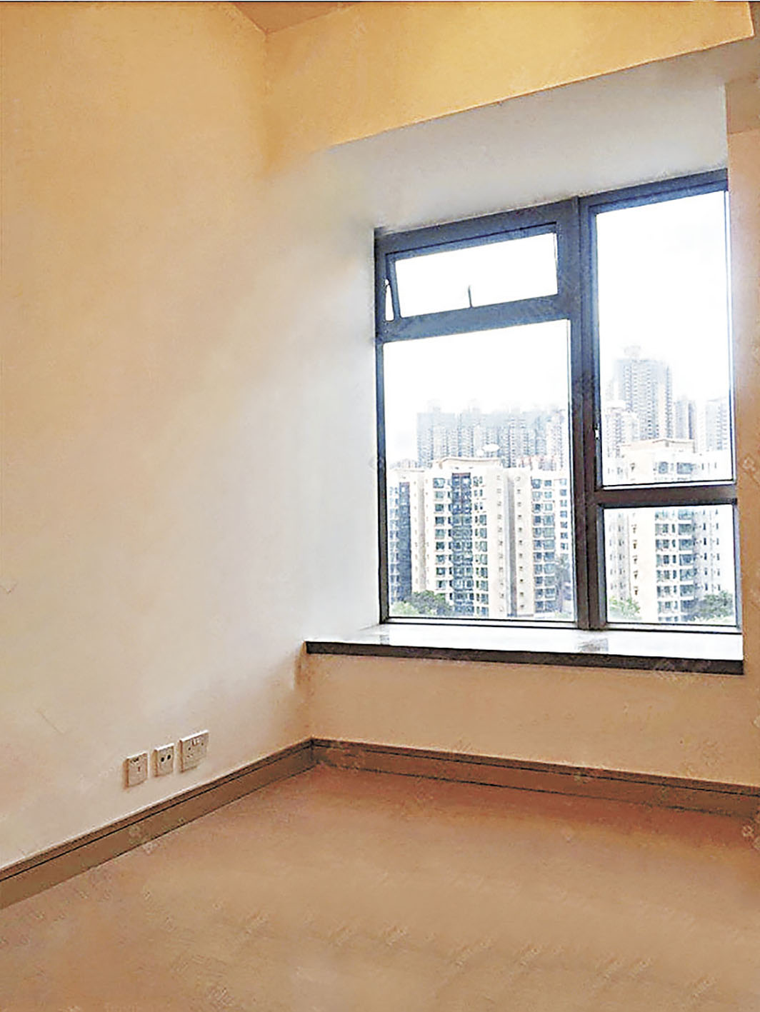 ■房間設有玻璃窗台，光線充足。