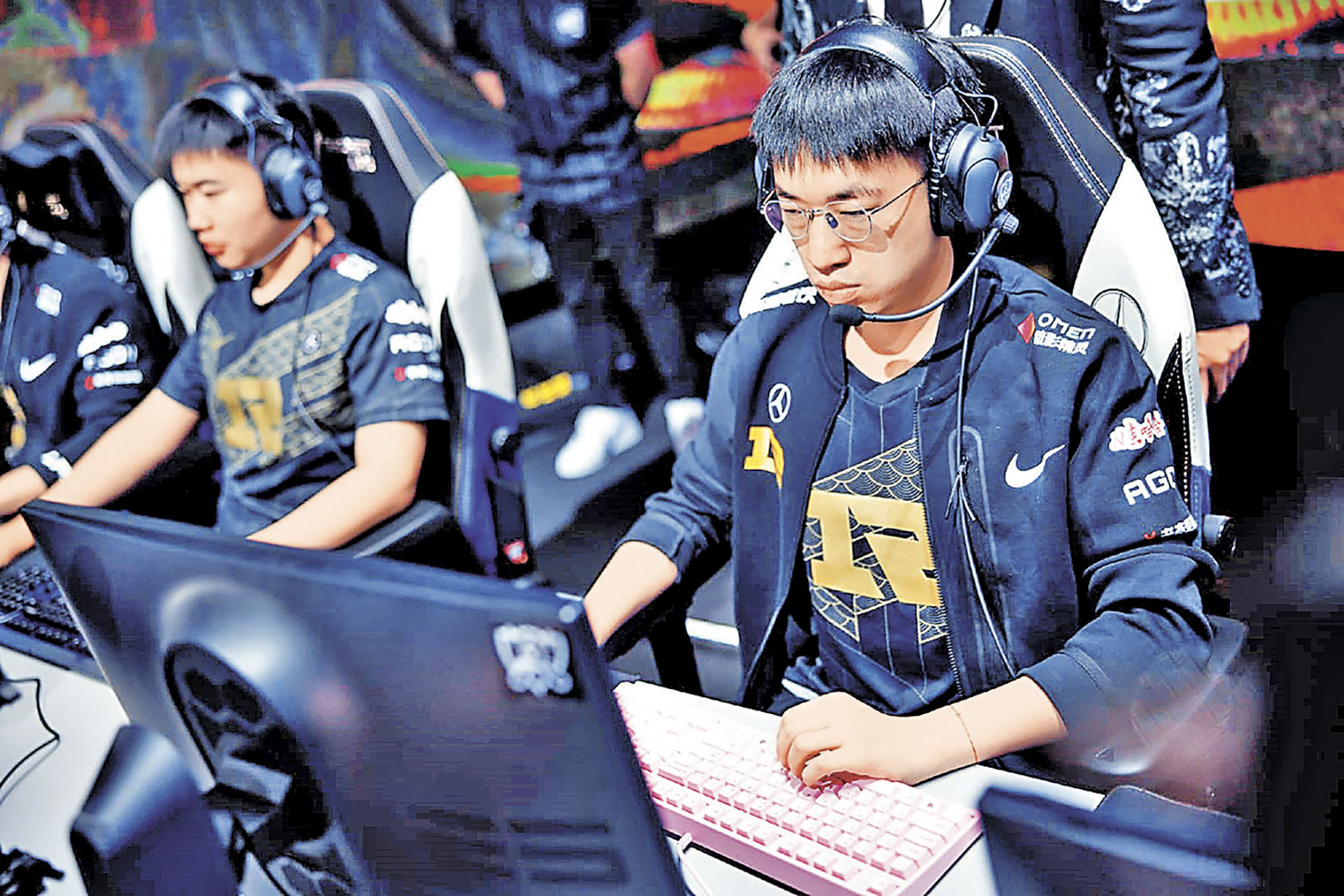 ■中國大陸戰隊RNG緊張對決。