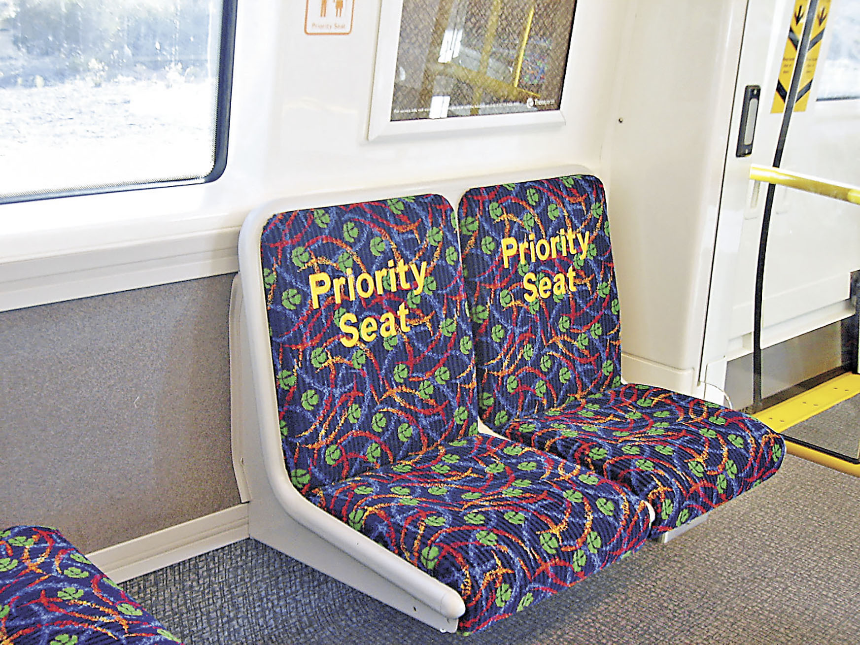 ■澳洲的關愛座以黃色大字作標示。 網上圖片