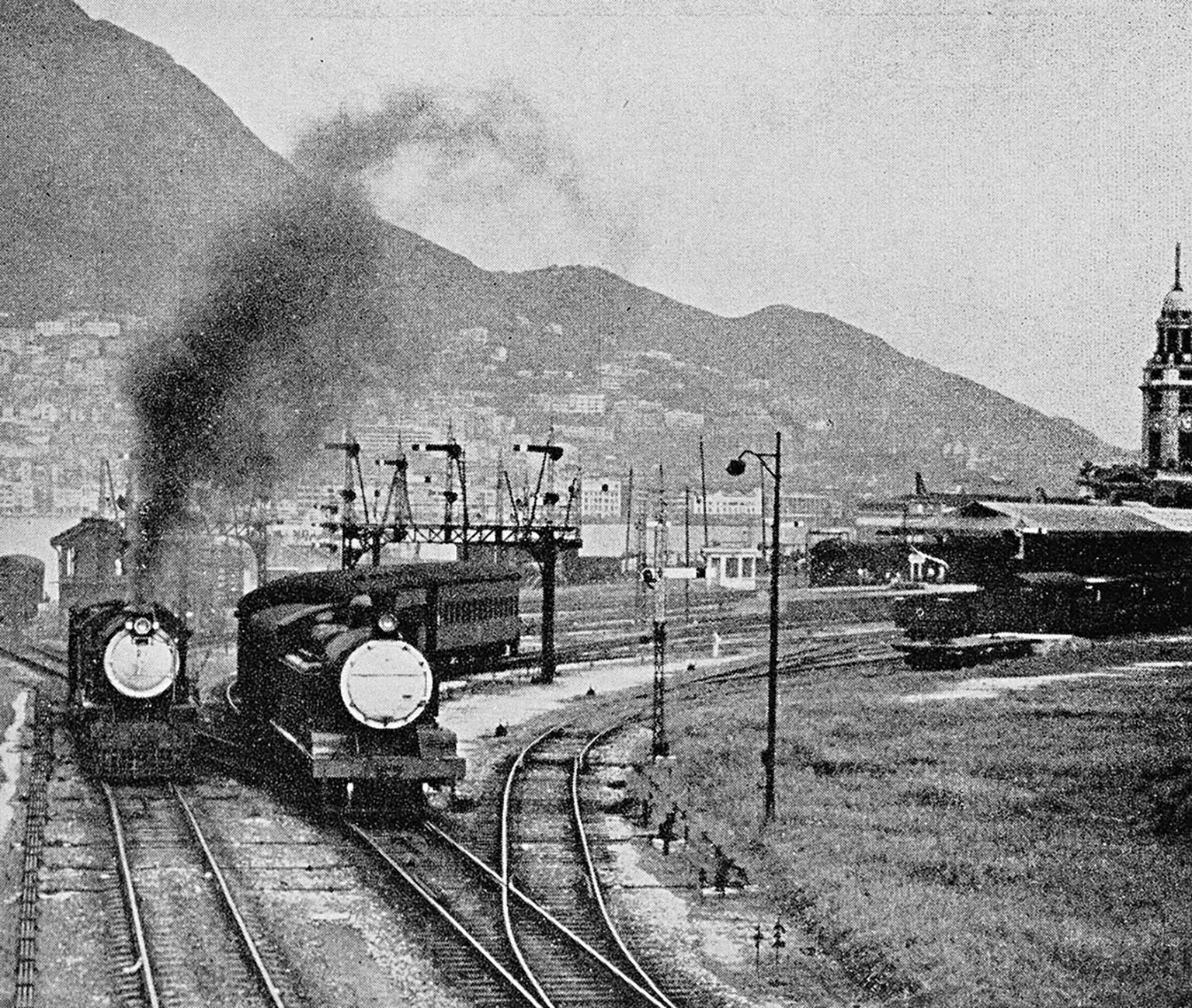 ■1955年，行駛中的九廣鐵路列車。