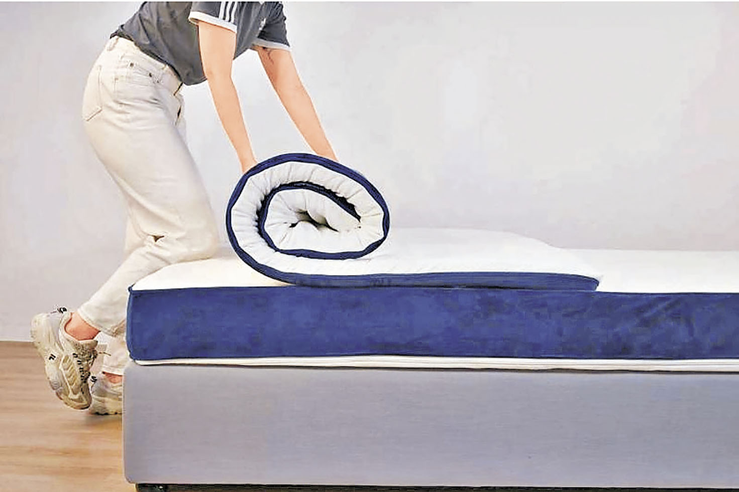 ■Skyler記憶棉床墊容易捲起，方便收納。