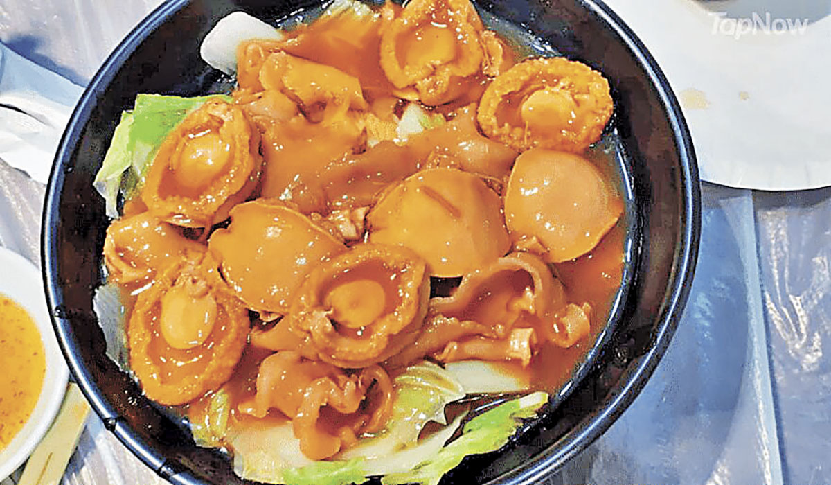 ■品嘗海鮮午餐。