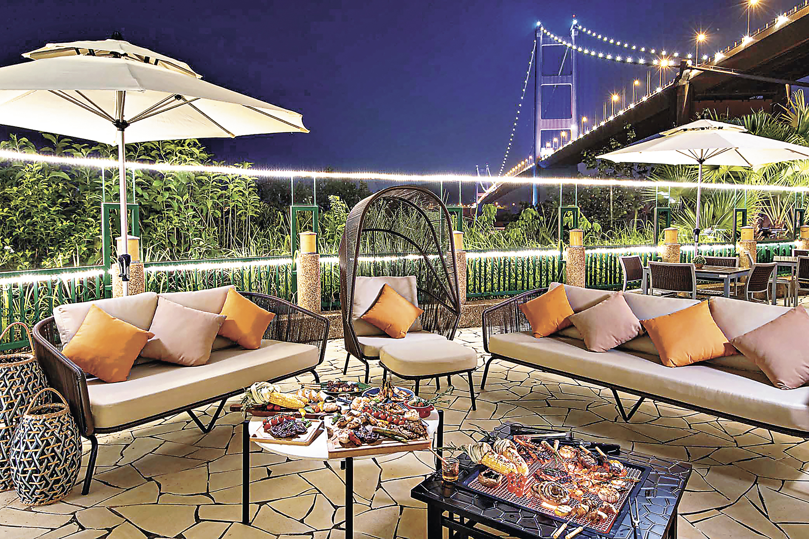 ■飽覽青馬大橋璀璨夜色。