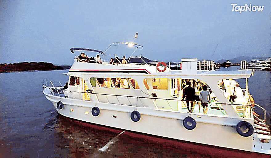 ■船會停泊在墨魚出沒的西貢水域。