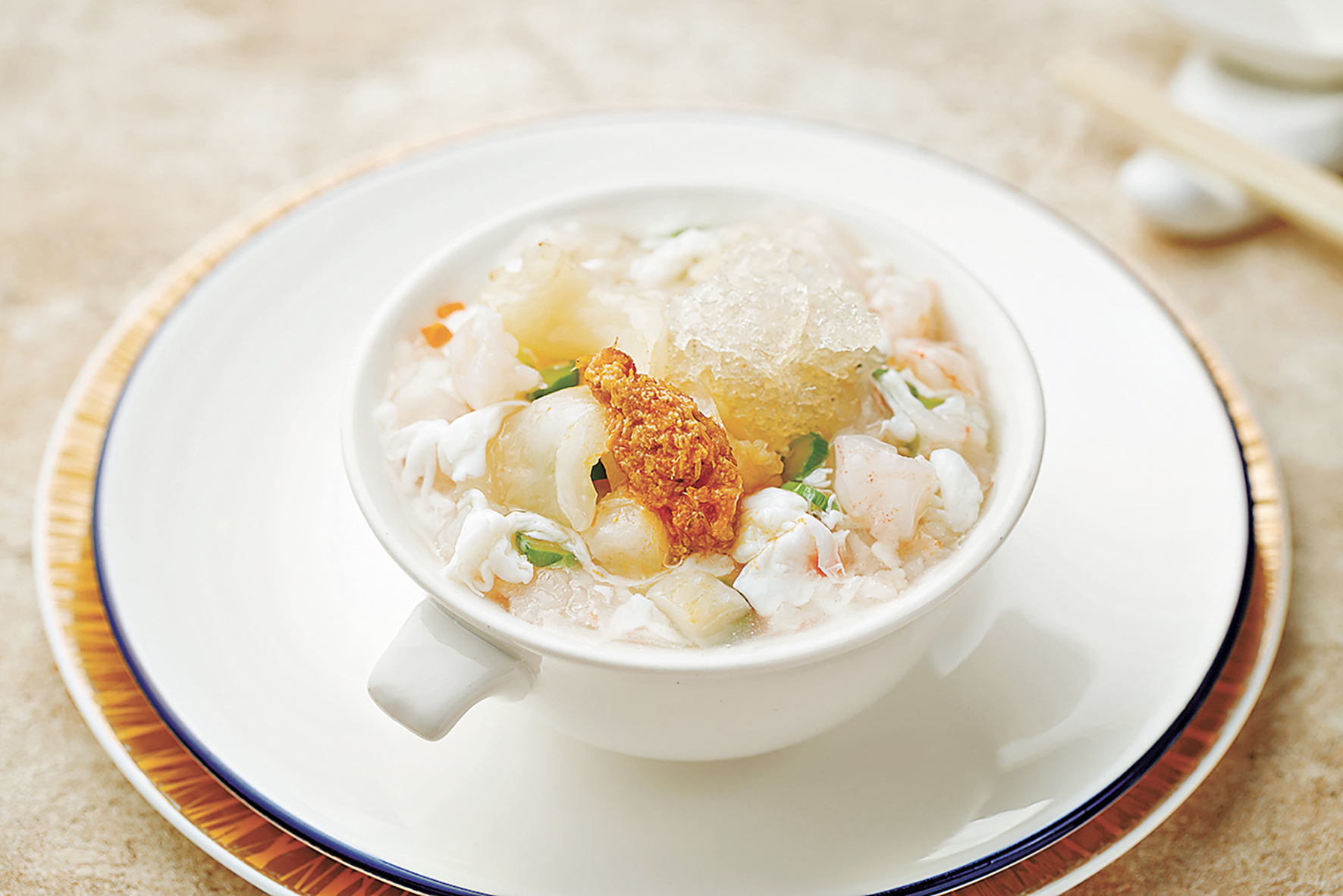 ■蟹粉花膠海鮮燴燕窩。