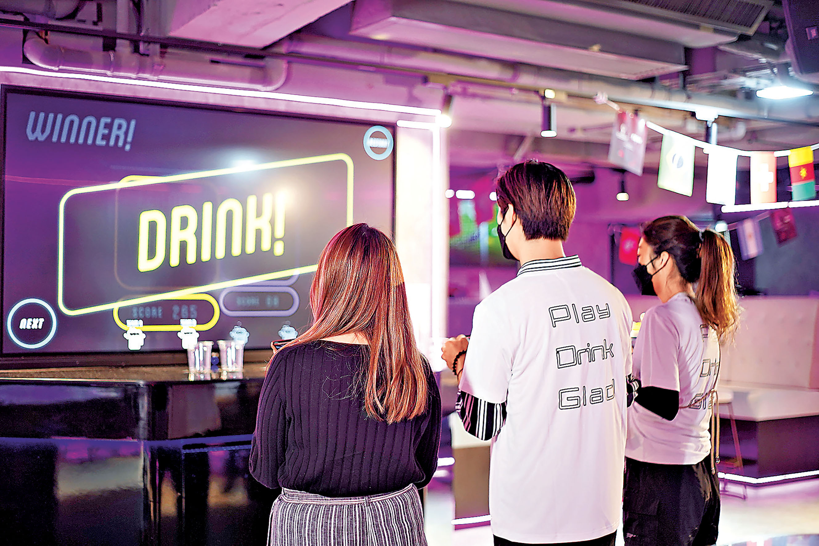 ■全球首部「自動斟酒電競遊戲機」。