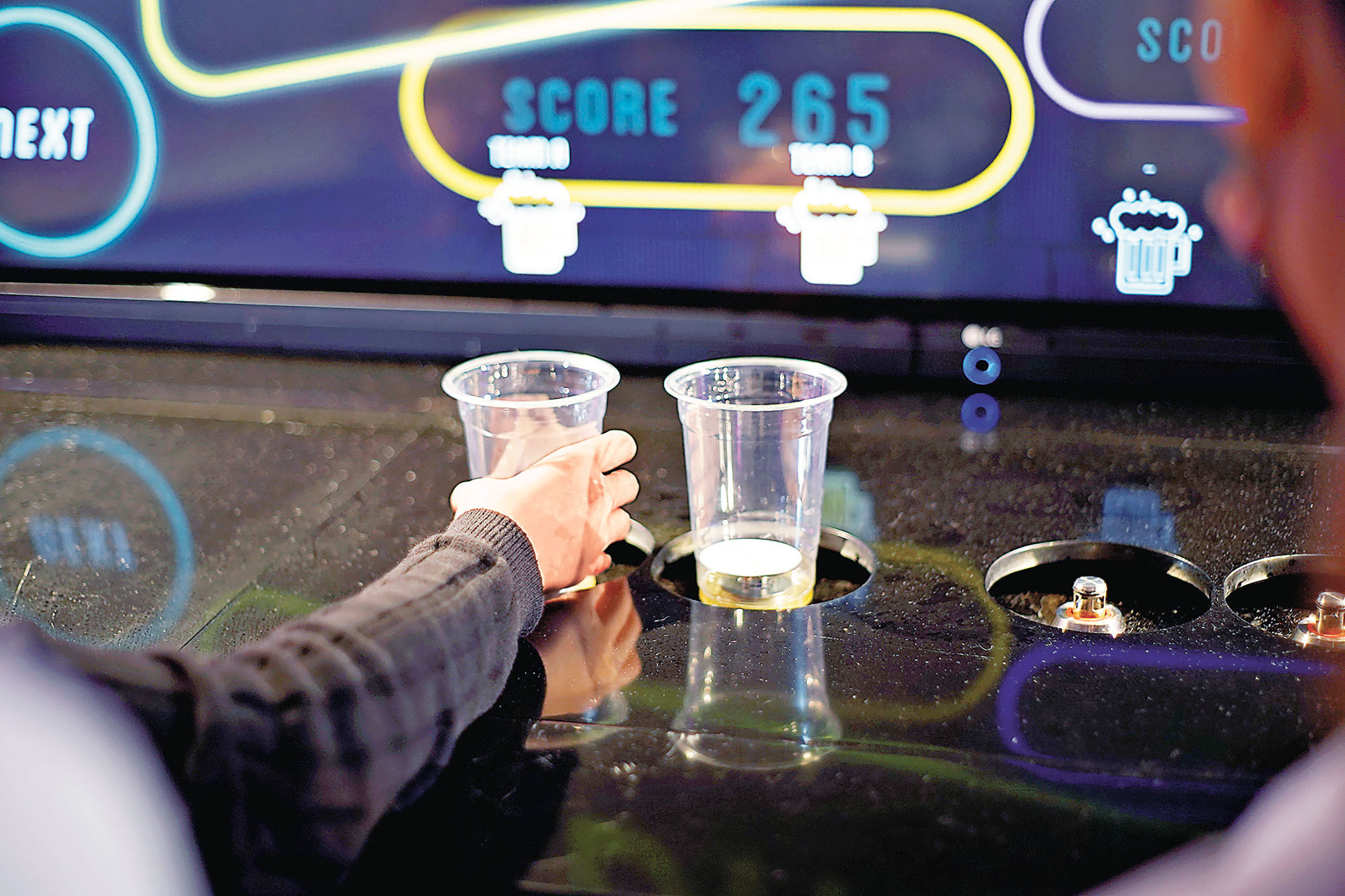 ■遊戲機會按勝負自動斟酒。