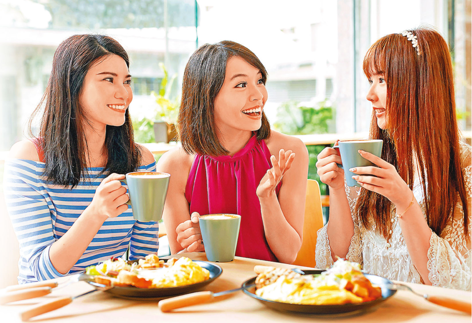 ■上班首天不妨與同事一齊用膳藉此認識彼此。