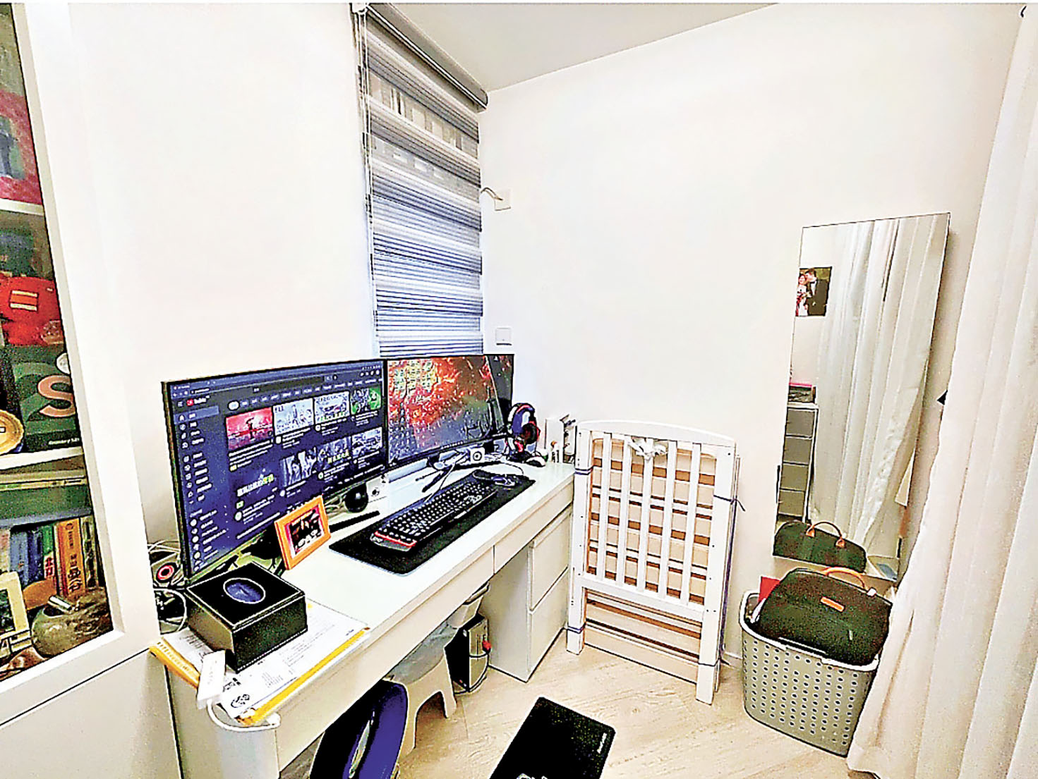 ■睡房設有電腦枱和玻璃門書櫃。