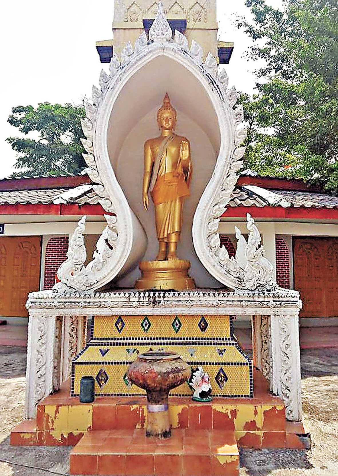 ■Bot寺的行走佛像。