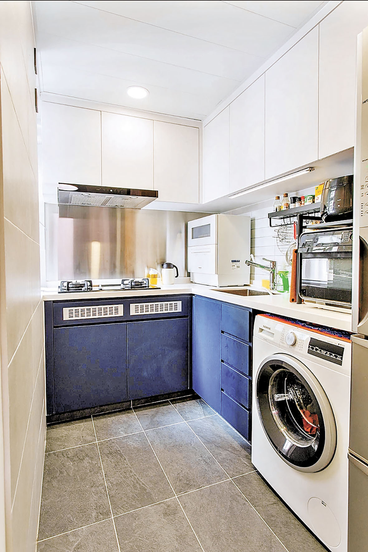 ■廚房有充足的廚櫃和儲物櫃。