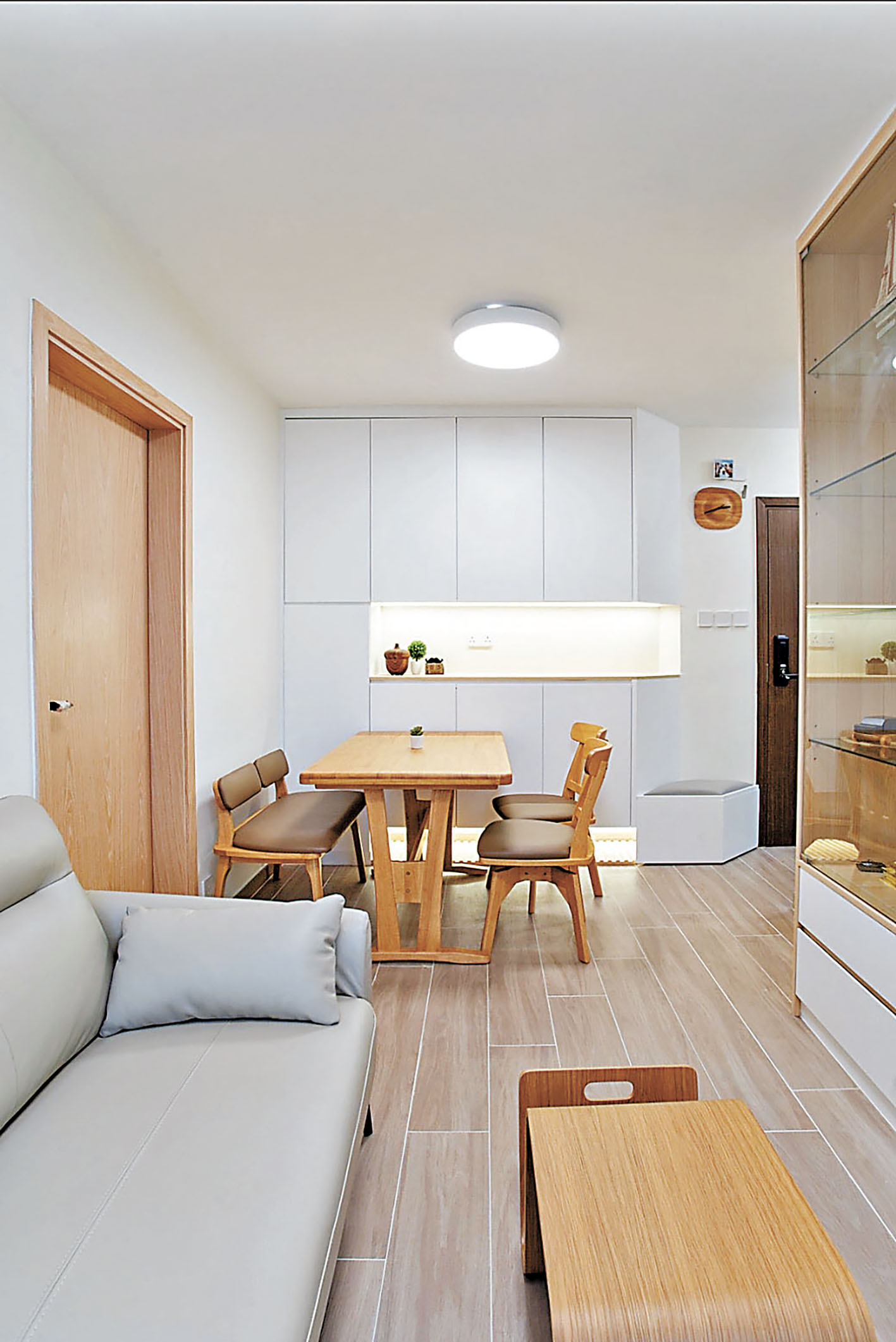 ■飯廳除可放置四人飯枱外，並配置高身儲物櫃。