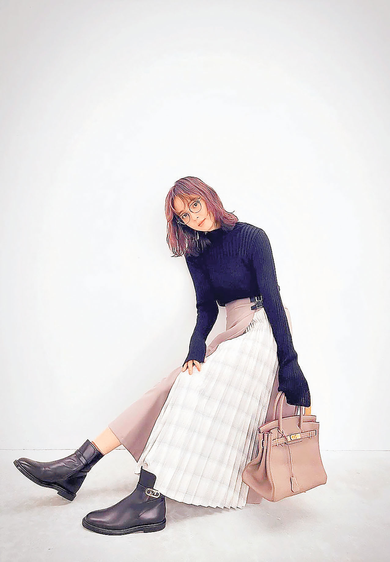 ■佐佐木希格紋搭配充滿文青風。nozomisasaki_official@Ig