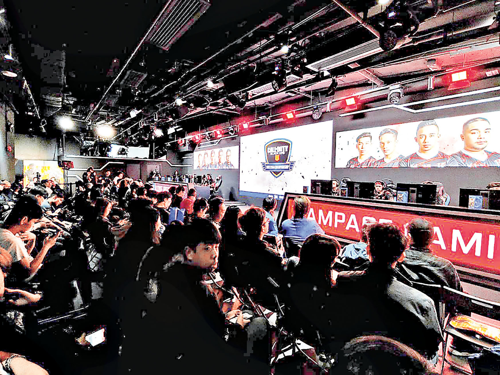 ■於CGA香港電競館舉行的「PS4《決勝時刻：黑色行動4》2019亞洲盃」決賽，現場爆滿。