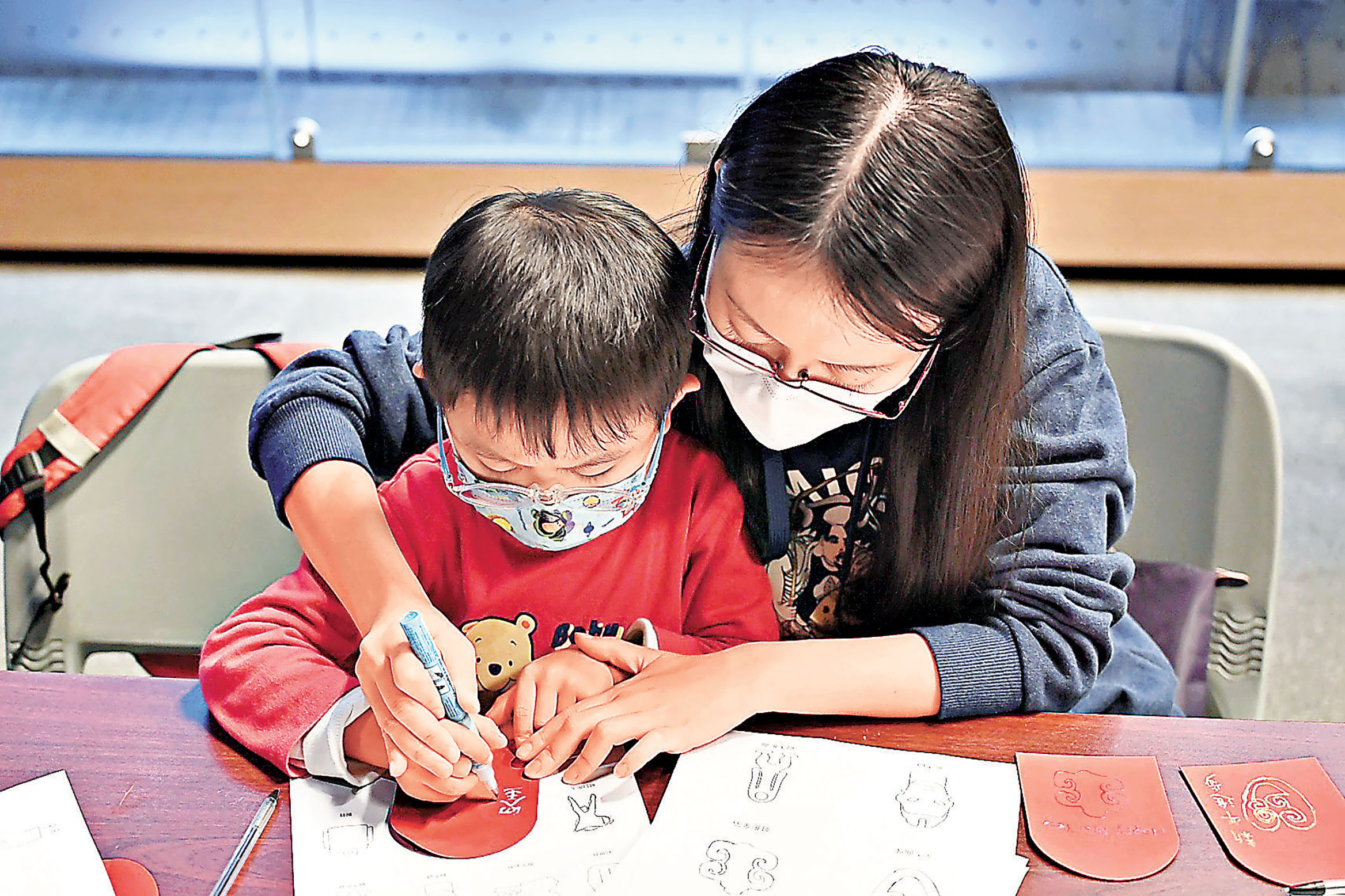 ■燙金利是封工作坊適合父母帶同小朋友一齊參加。