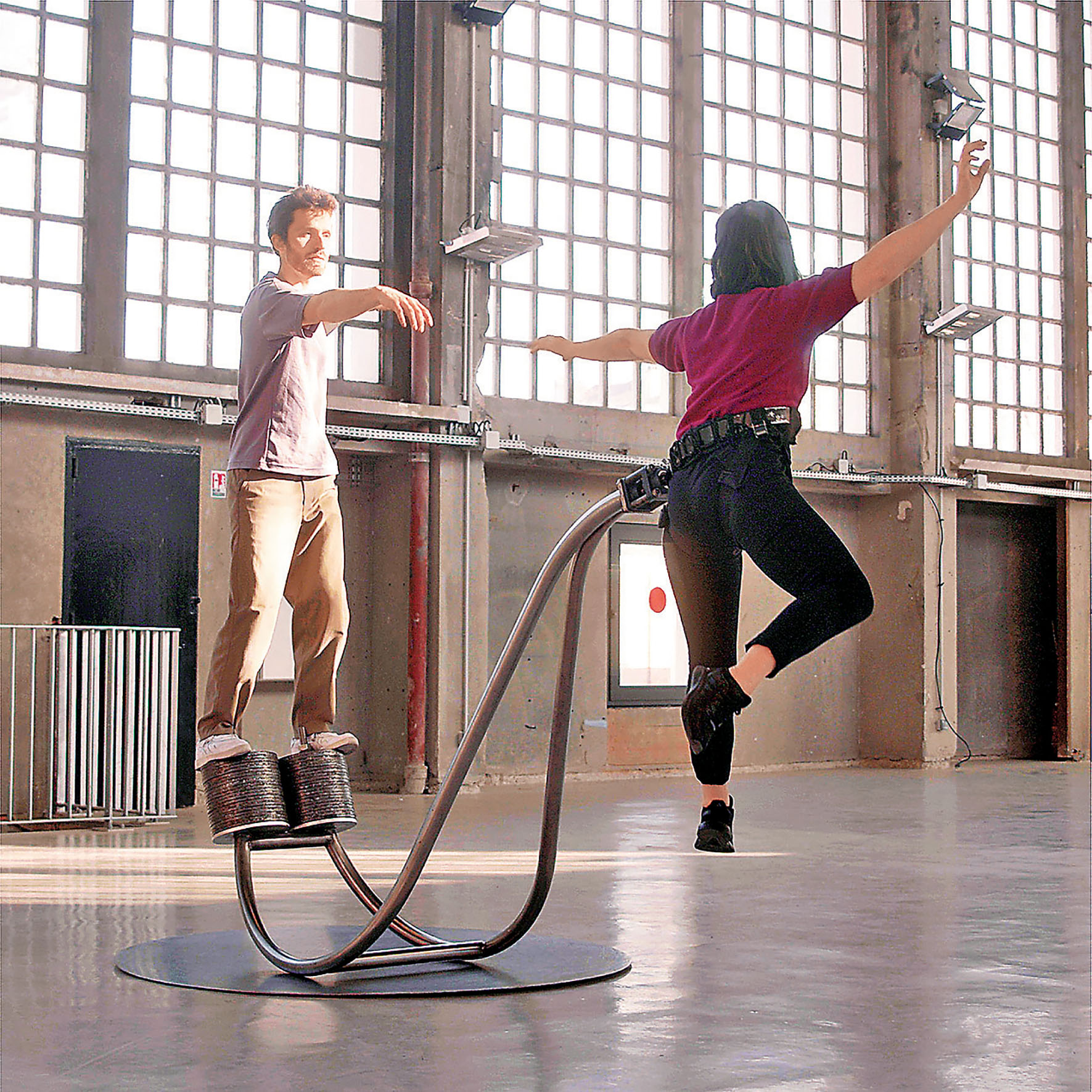 ■「法國五月」可欣賞到不少綜合藝術表演。 網上圖片