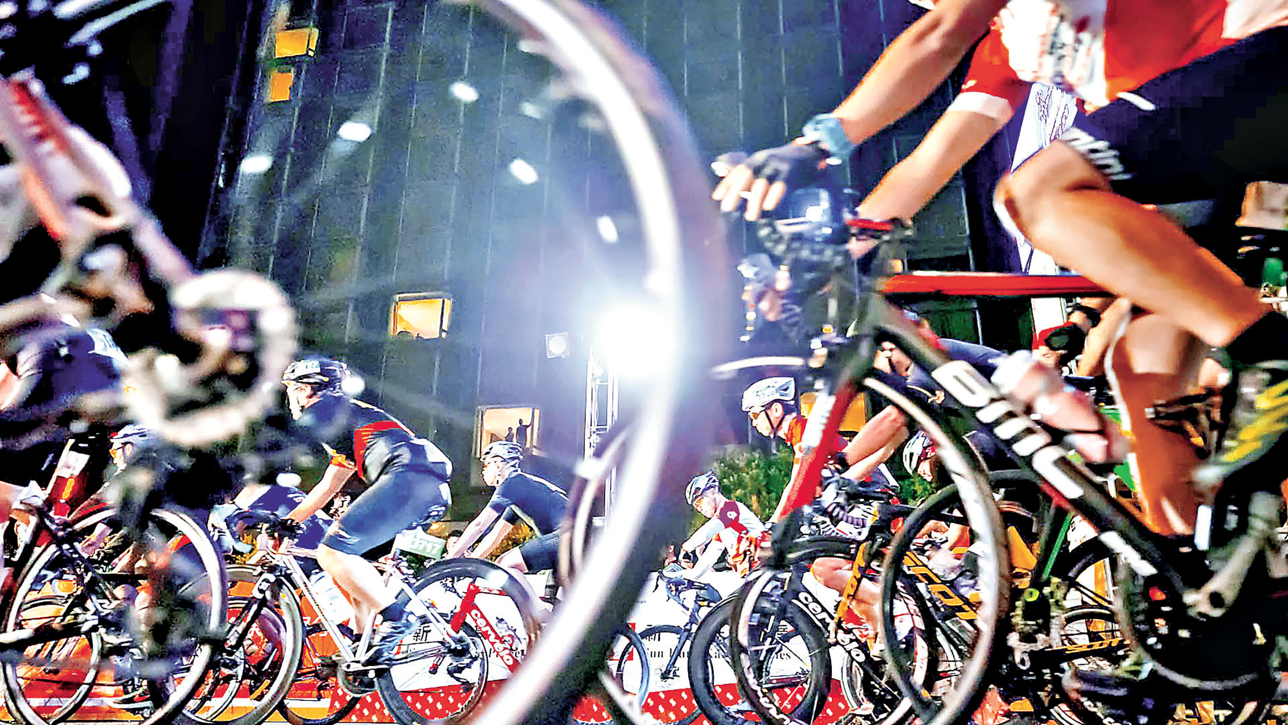 ■香港單車節吸引單車愛好者及職業好手參加。 網上圖片