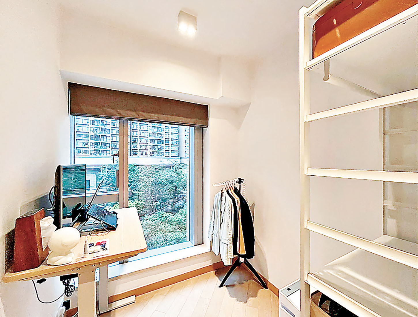 ■睡房有足夠空間放置電腦枱。