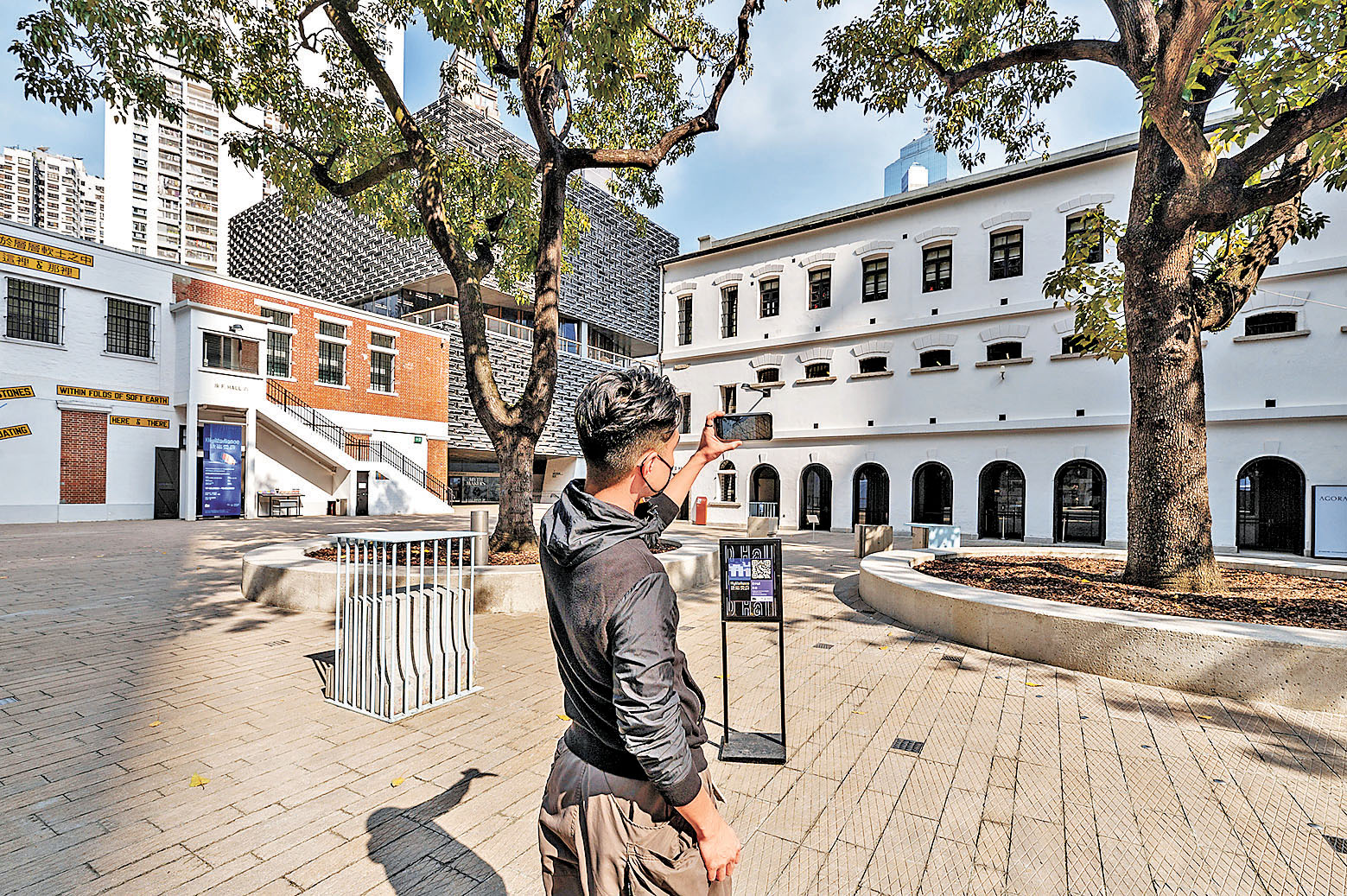 ■用AR裝置觀賞監獄操場。